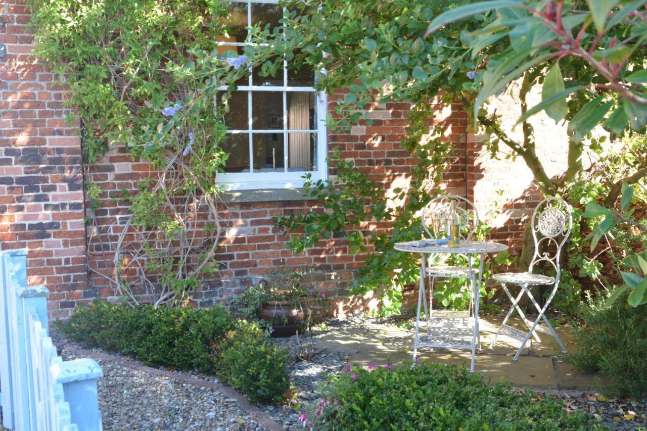 Pebble Beach Cottage, オールドバラ エクステリア 写真